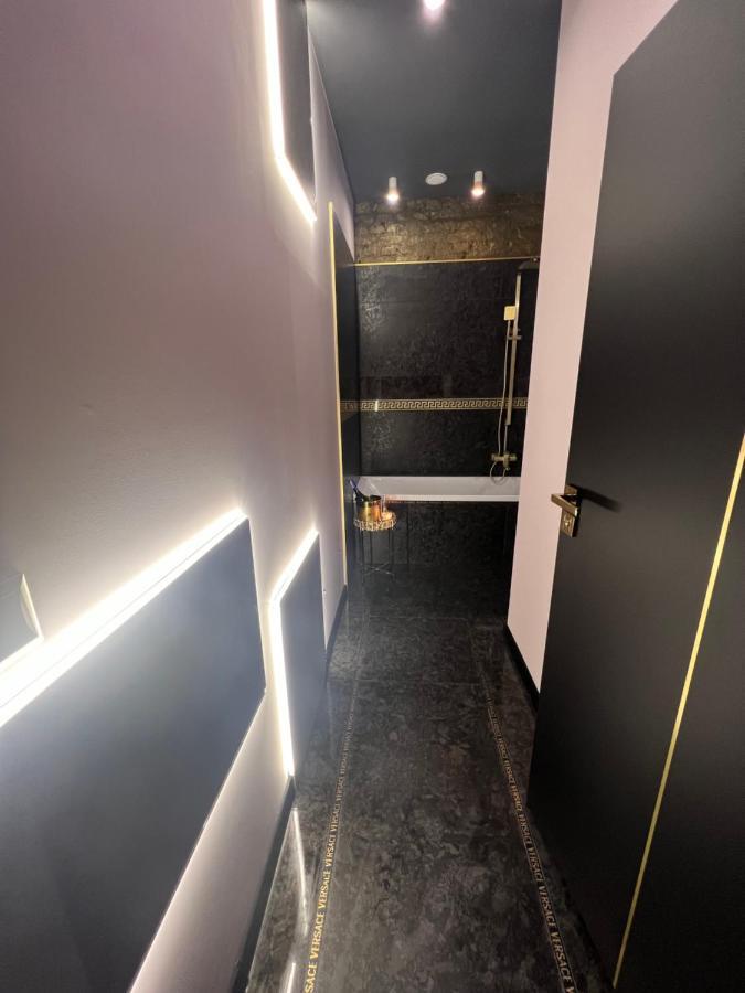 Darkhouse Versace Blue วูดช์ ภายนอก รูปภาพ